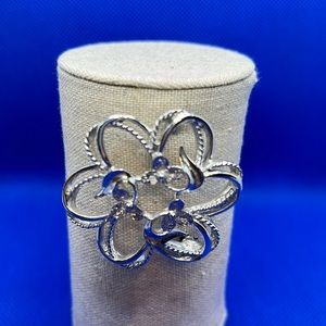 Sarah Coventry brooch 6 petal flower excellent condition vintage